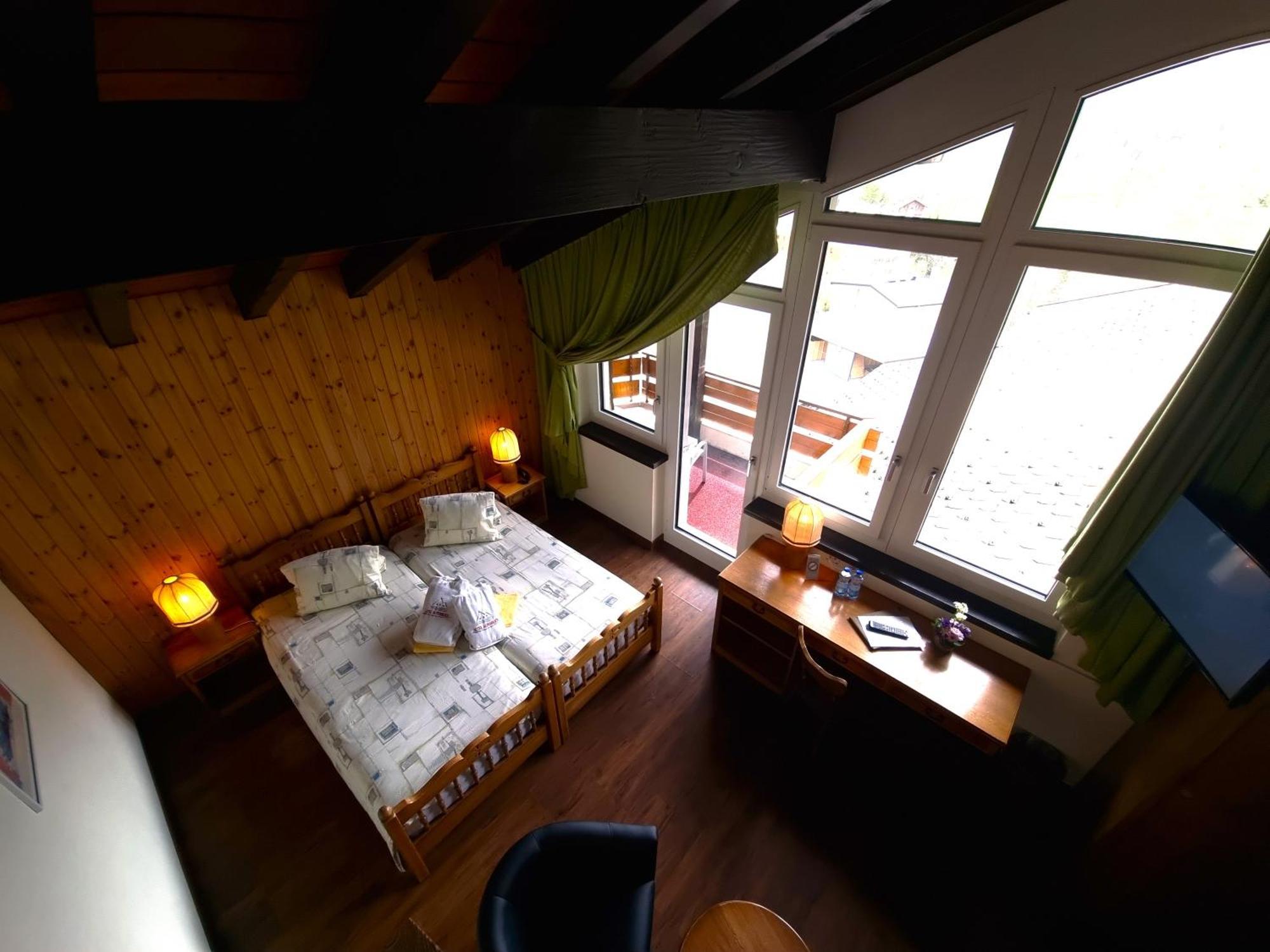 Hotel Alpenblick-Leukerbad-Therme Room photo