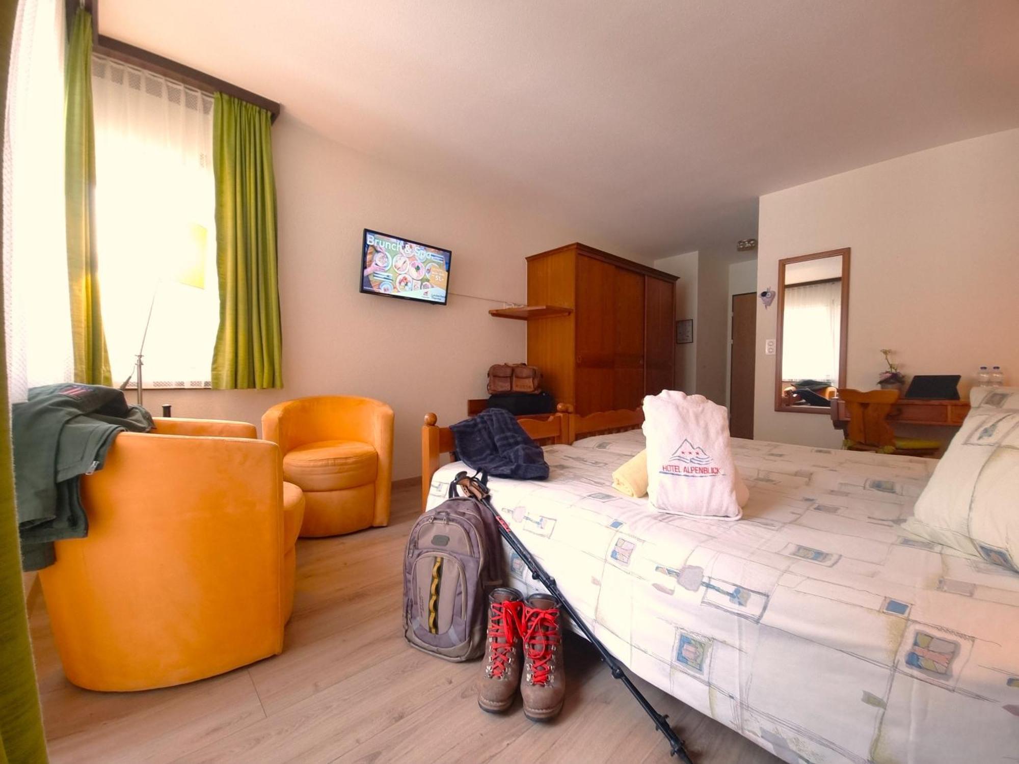 Hotel Alpenblick-Leukerbad-Therme Room photo