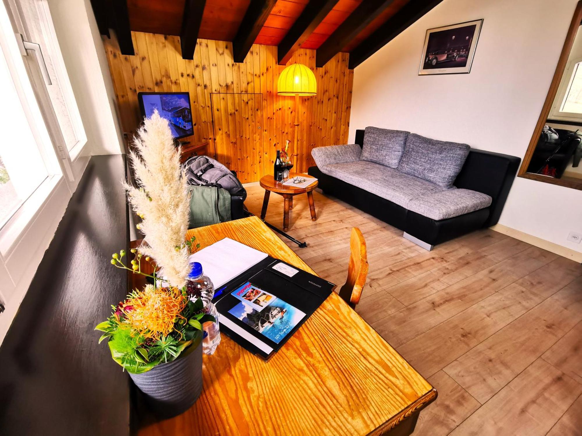 Hotel Alpenblick-Leukerbad-Therme Room photo