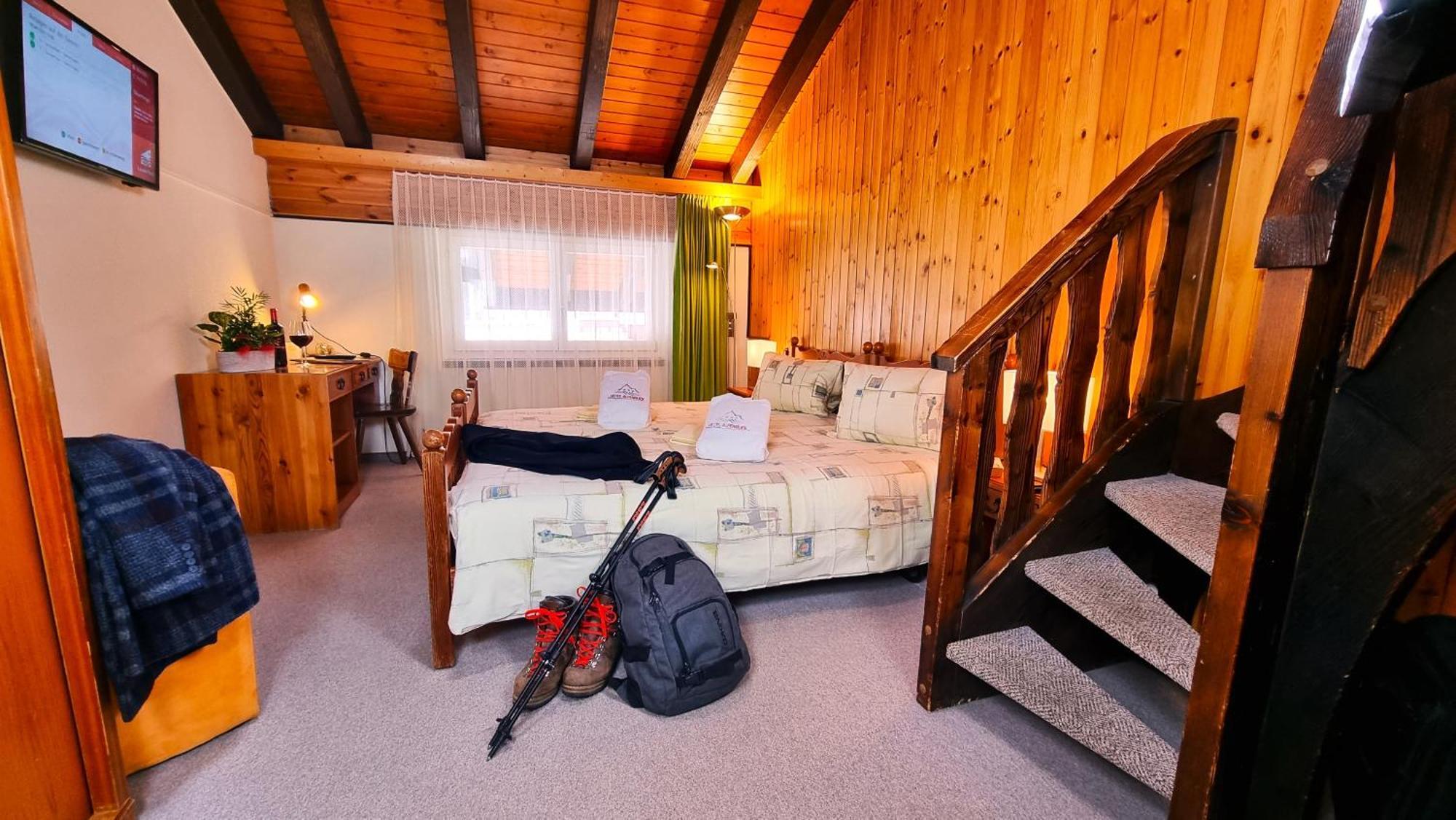 Hotel Alpenblick-Leukerbad-Therme Room photo
