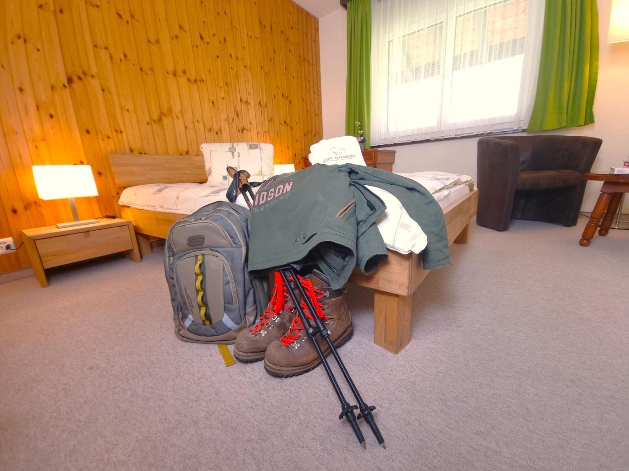 Hotel Alpenblick-Leukerbad-Therme Room photo